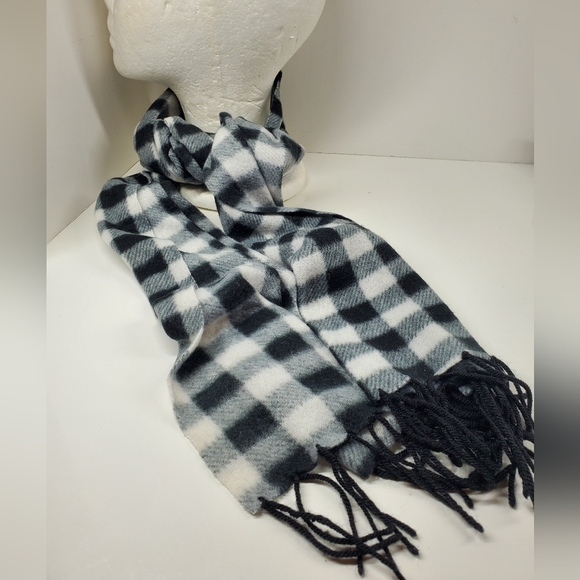 Black and White Checkered Fleece Scarf - Picture 5 of 6